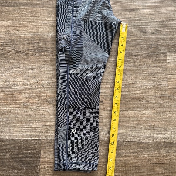 Lululemon Running Crops | Size 4 - Picture 4 of 4